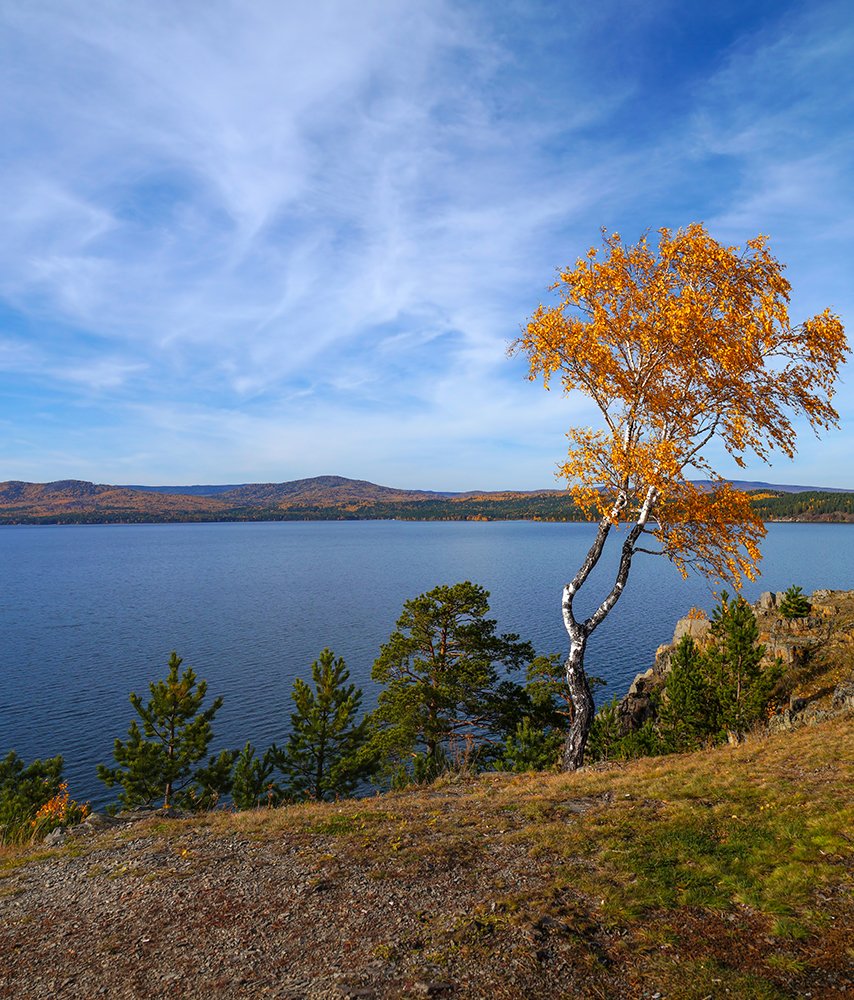 Запестрела осень.