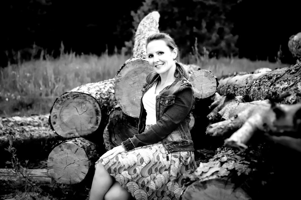 Посиделки на бревнышках.