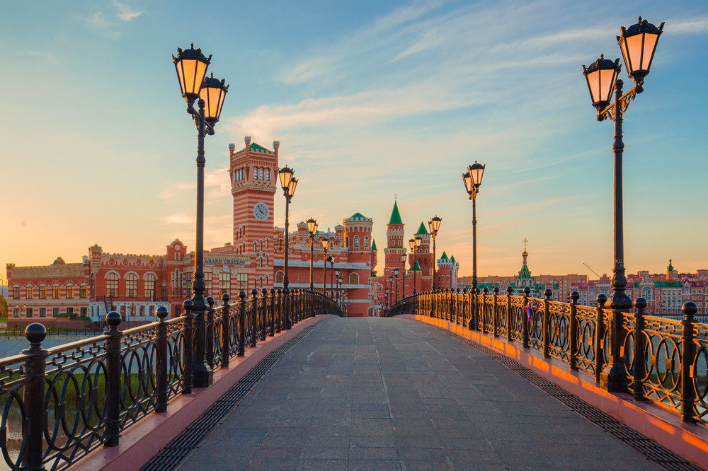 Солнце зажигает фонари