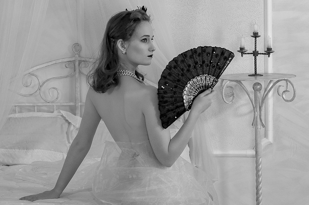 Lady with a fan