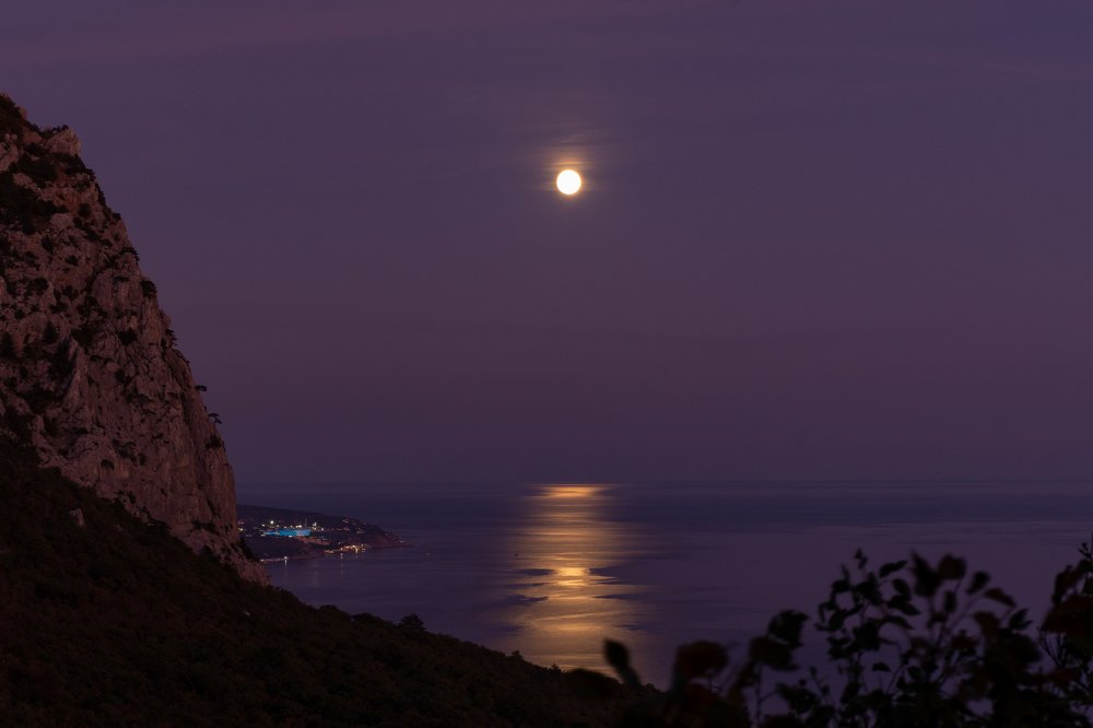 Крымский берег ночью