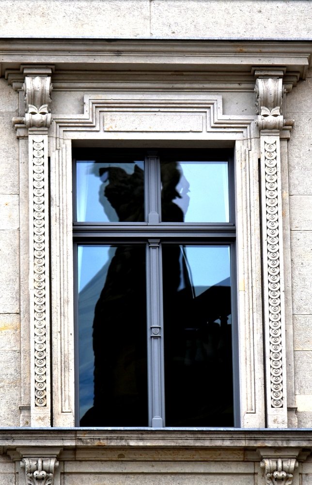 Тень за окном / Shadow outside the window