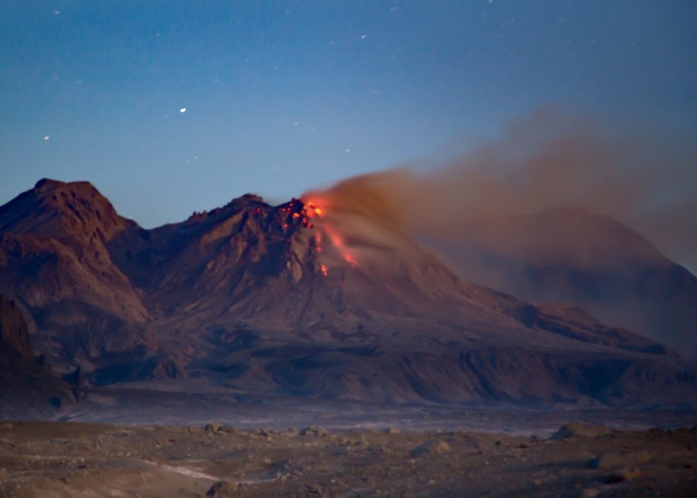 Шивелуч ночью