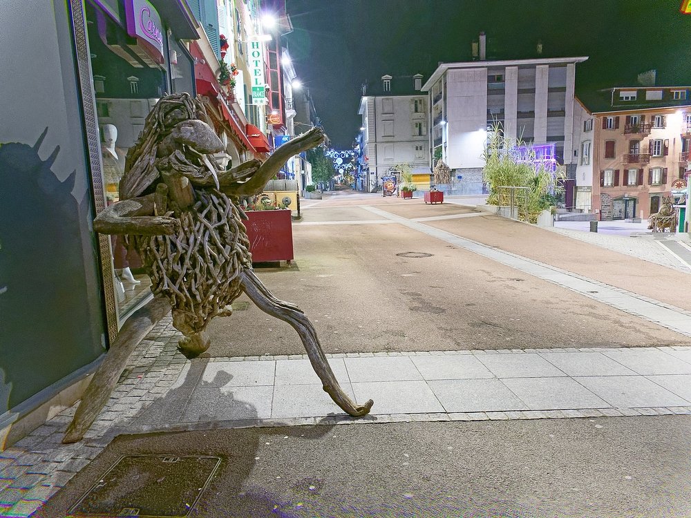 Welcome in deserted streets