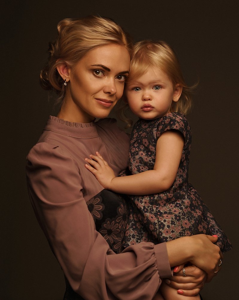 Asya with her daughter Agnya