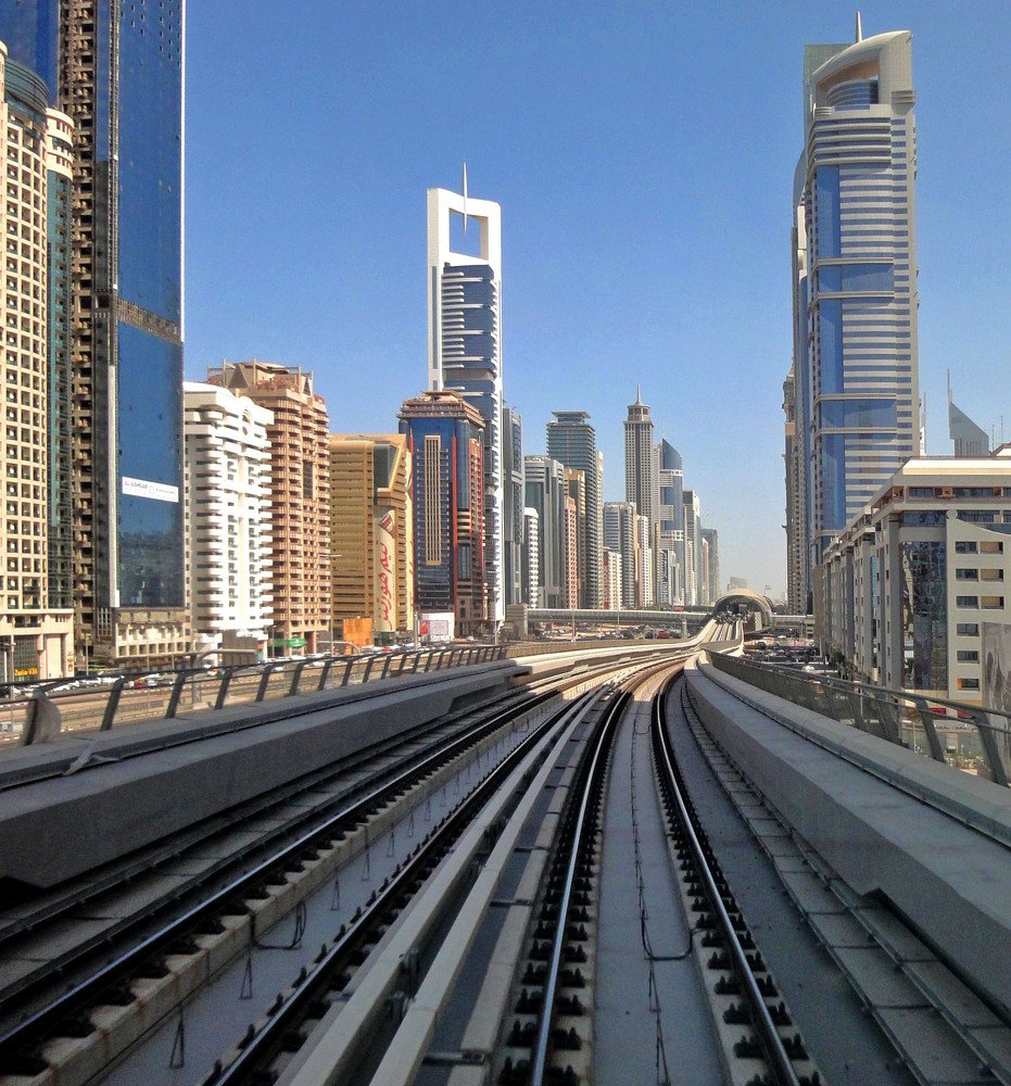 Дорога и небоскрёбы