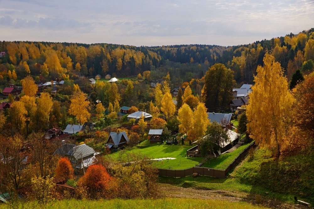Над осенним Плёсом...