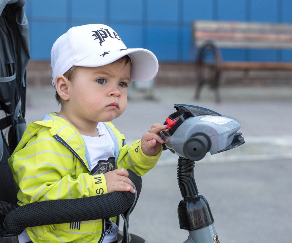 Не берут играть большие пацаны