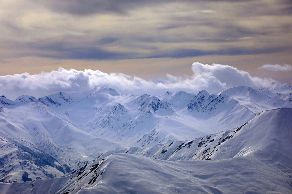 Кавказ предо мною...