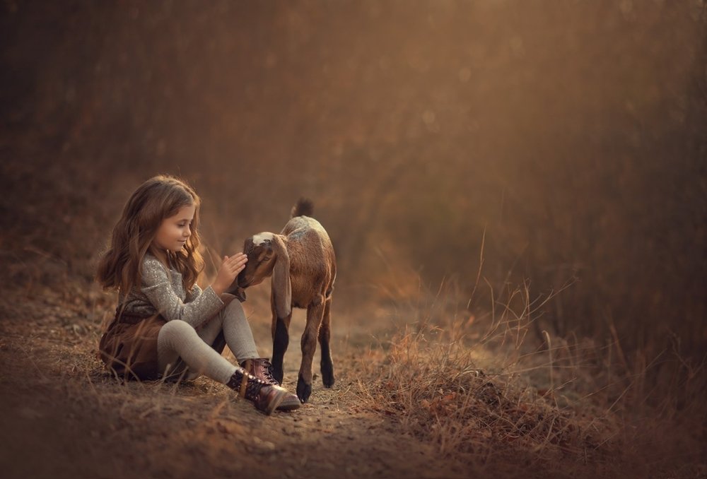 Девочка с козочкой