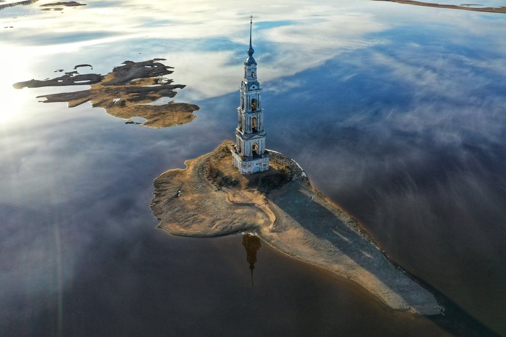 Мистическая колокольня Никольского собора (известна, как затопленная колокольня