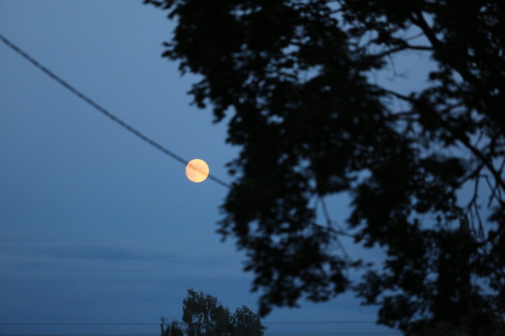 луна на веревочке