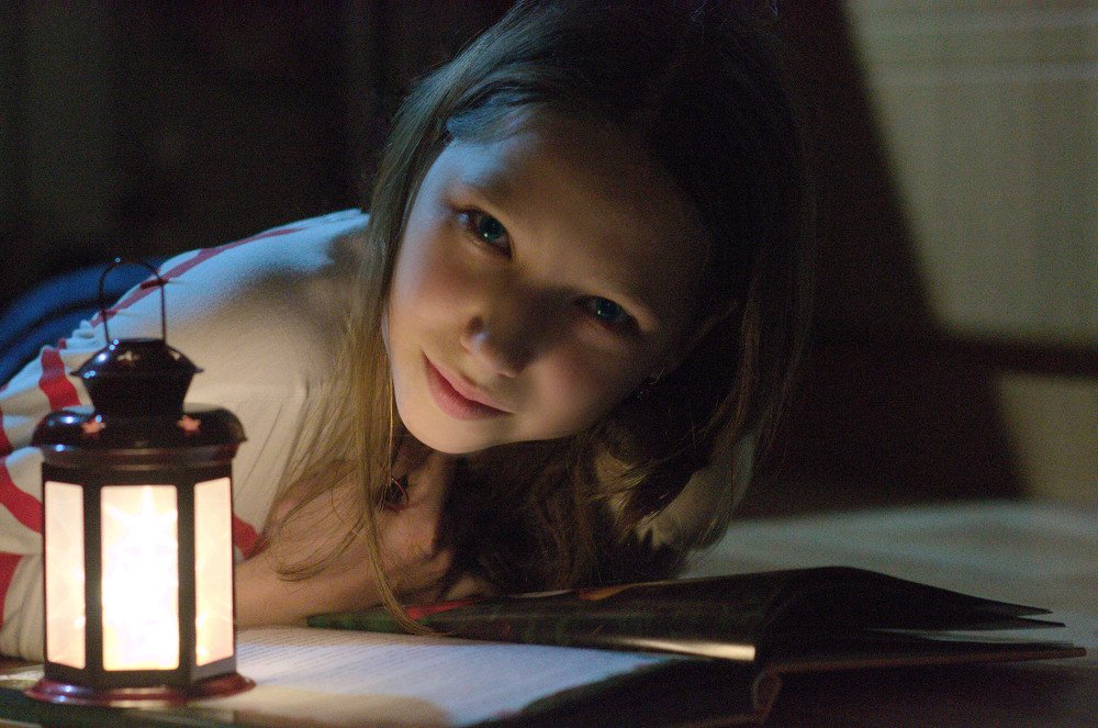 Девочка с книгой