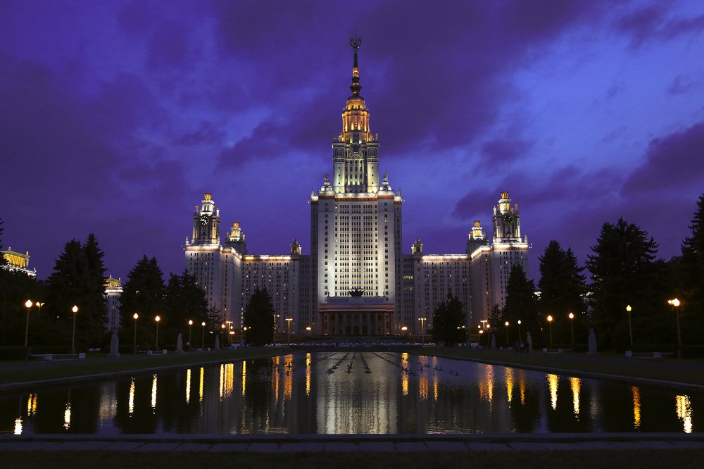 Замок в современном освещении