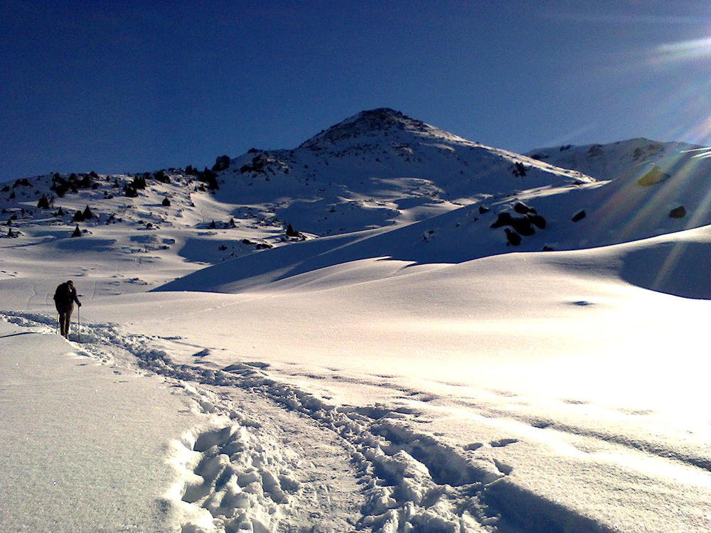 Дорога к Пику Фурманова.