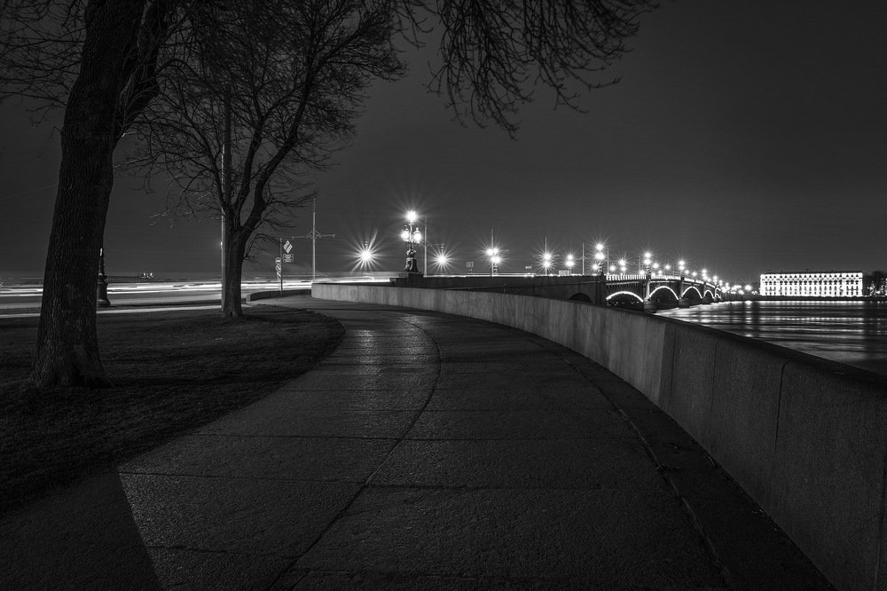 Пустынный Петербург