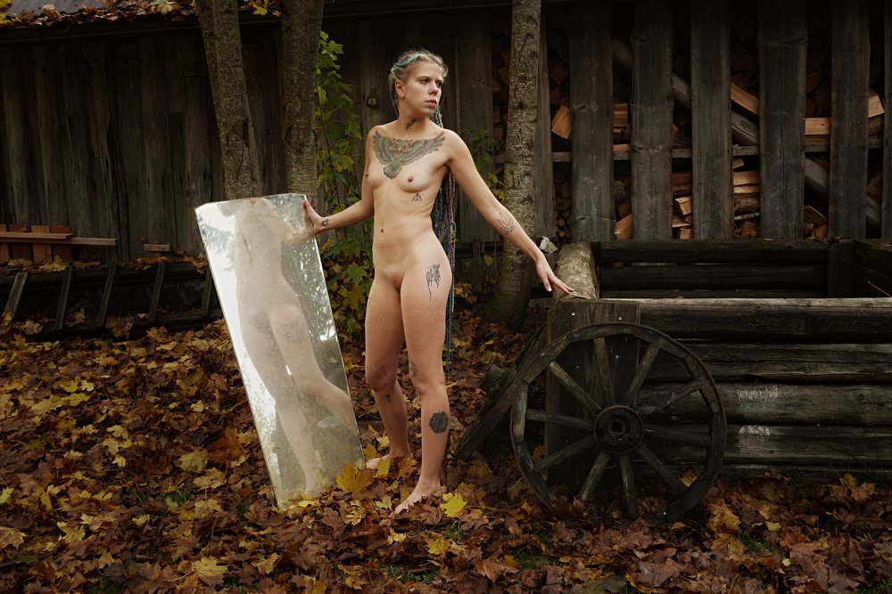 Black angel with mirror!