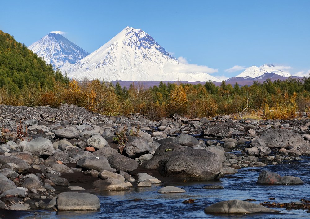 Volcanoes Klyuchevskoy (4800m)active,Kamen (4585m), Bezymianny(2880m,active)
