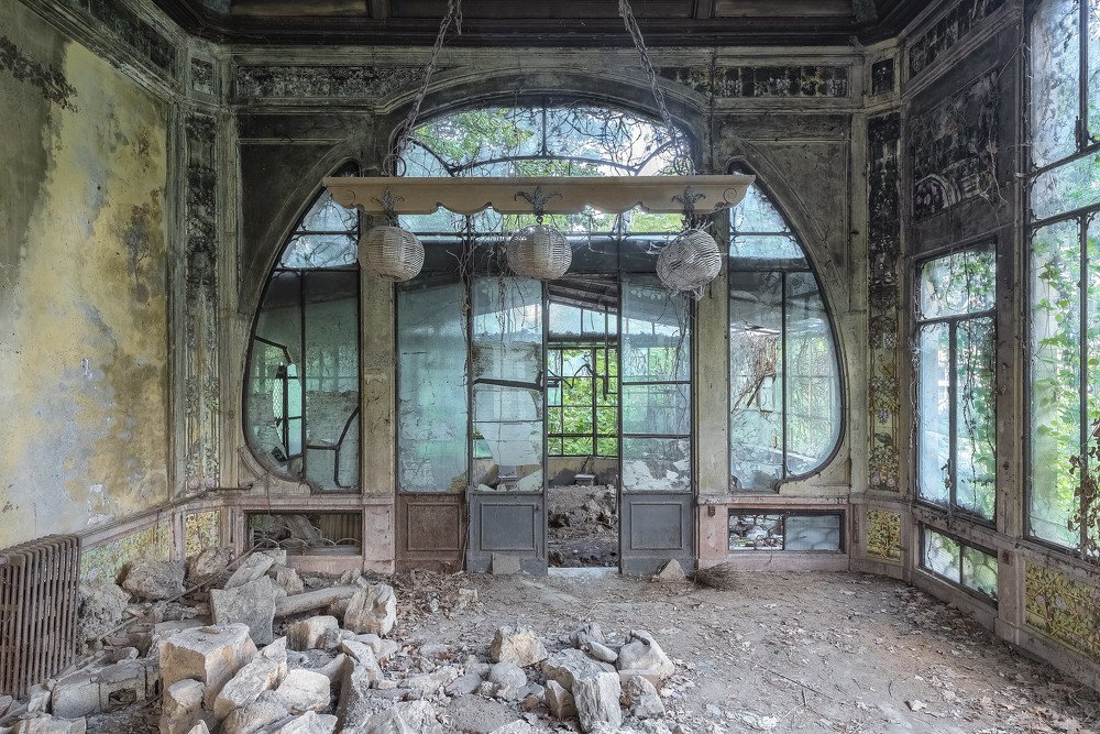 Photograph by FRANCIS MESLET