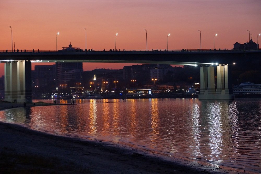 Тени на воде.