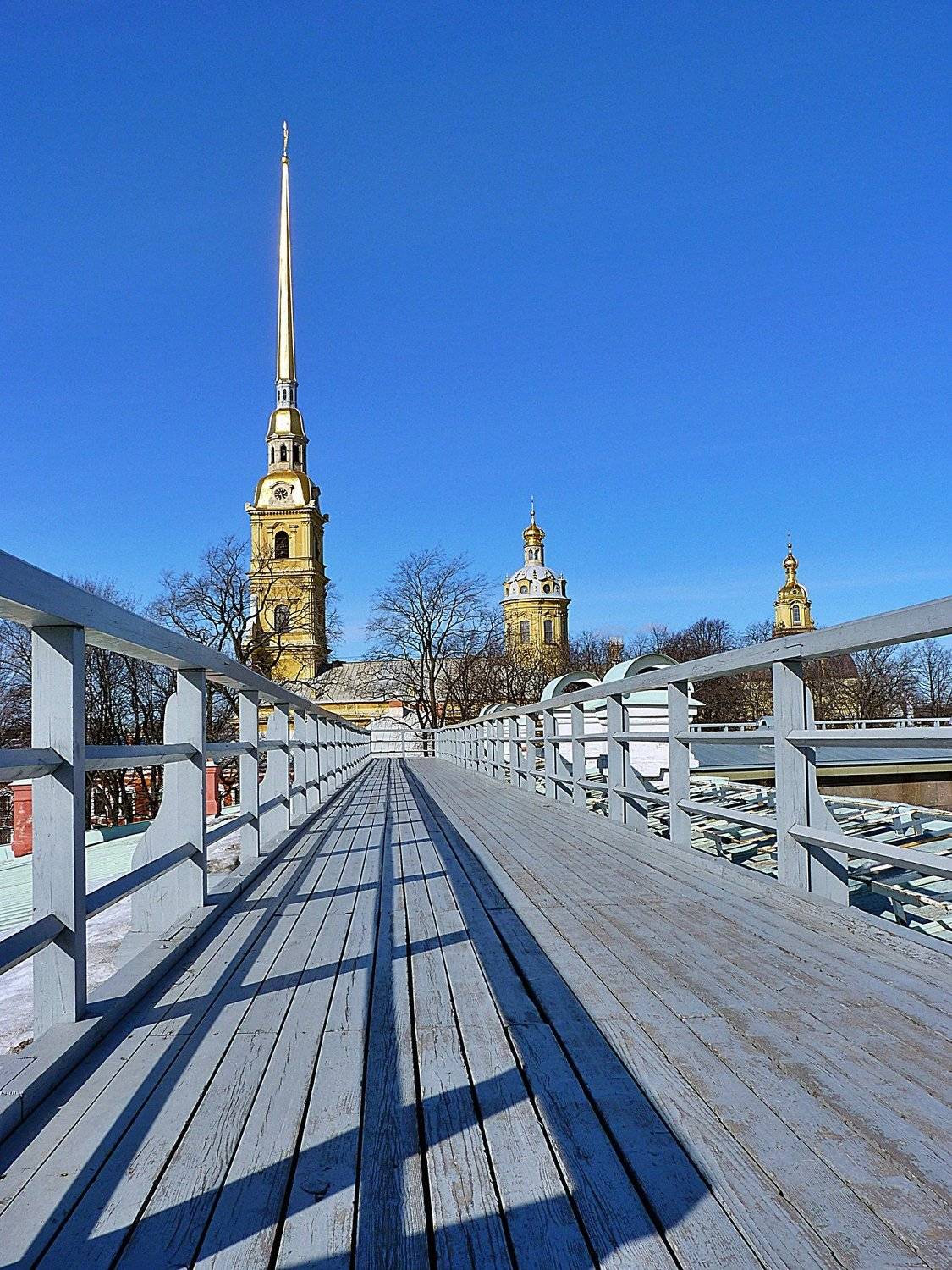 строгие линии (strict lines)