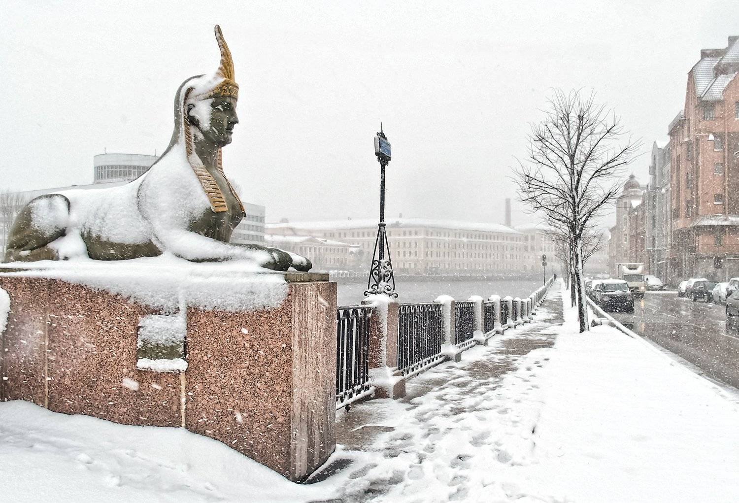 У Египетского моста. Санкт-Петербург.