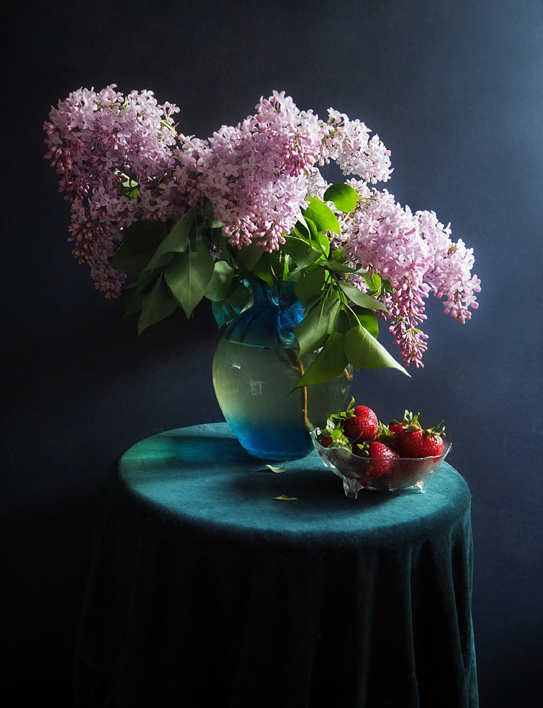 Клубника и сирень