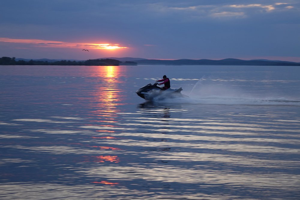 Рассекая закат…