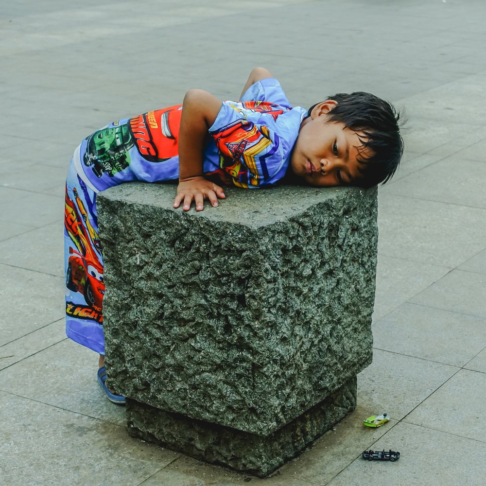 CHILD & STONE & TOYS