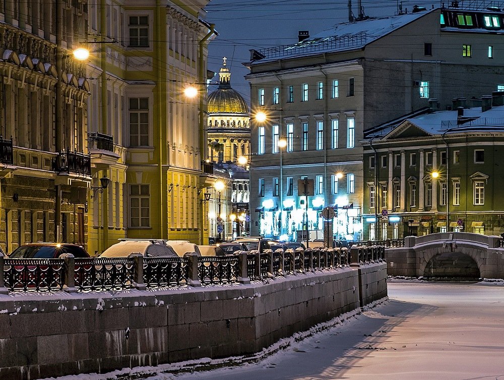 Пустынный Петербург