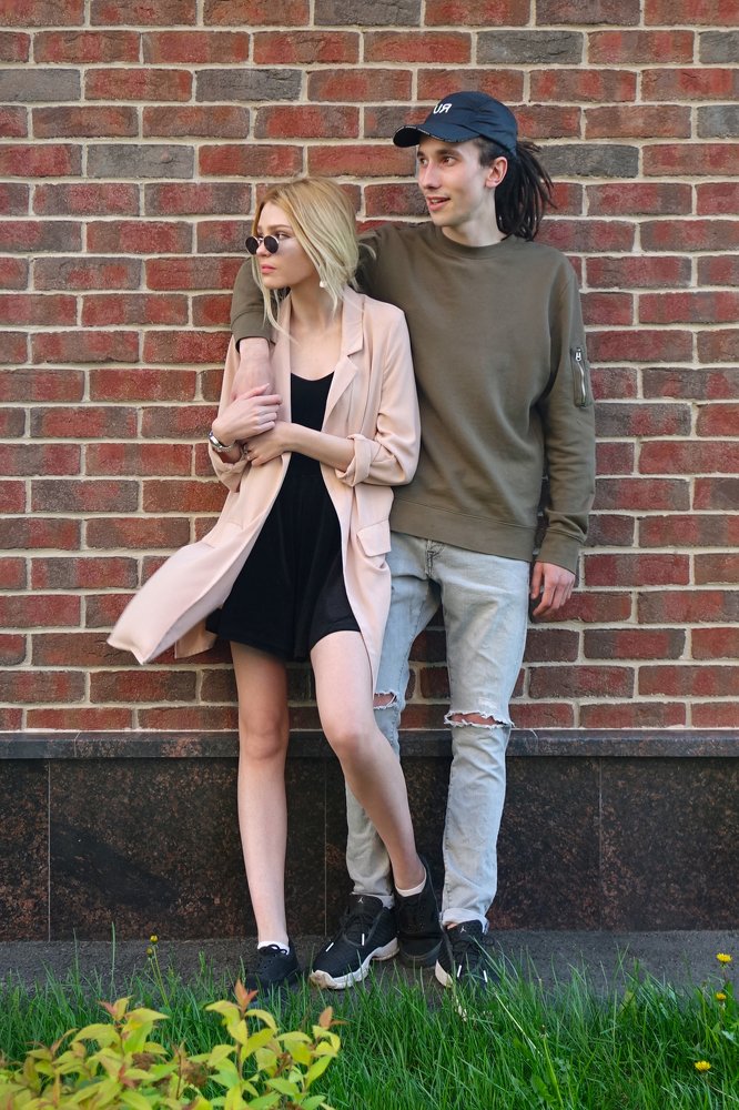 Молчание у стены…