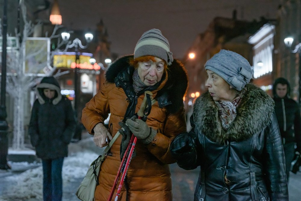 Сестры... наверное.