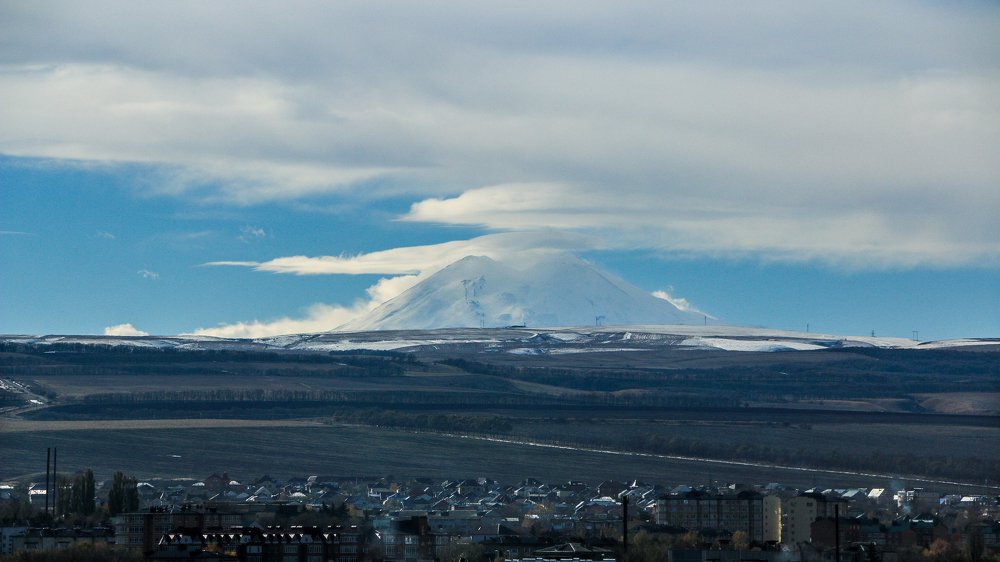 Эльбрус и облако