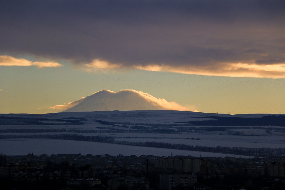 Эльбрус в облаках