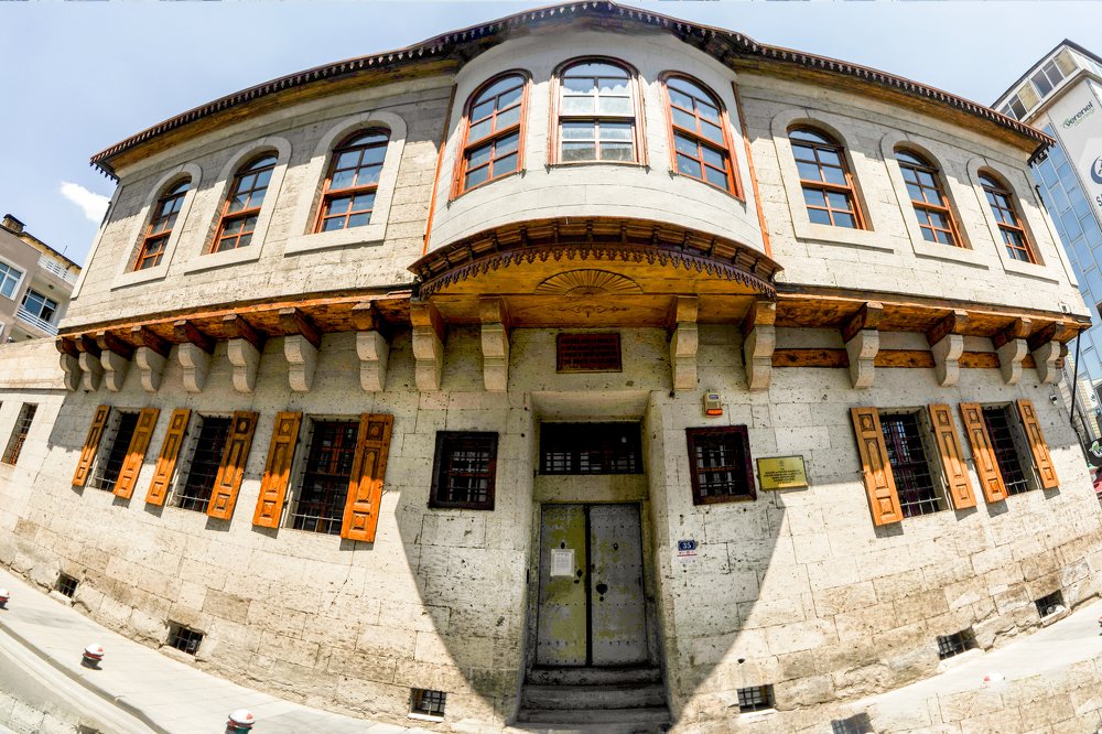 Photograph by DAMOUN POURNEMATI