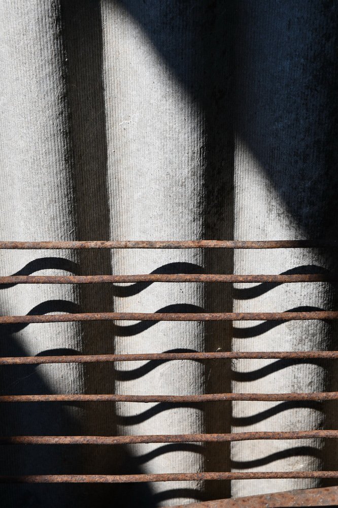 Wavy shadow patterns