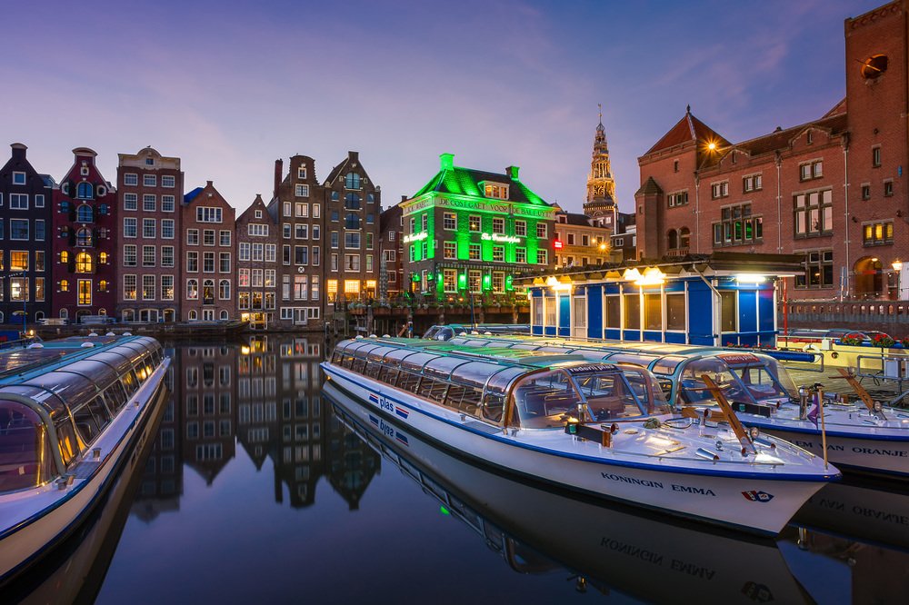 В ожидании первых посетителей.