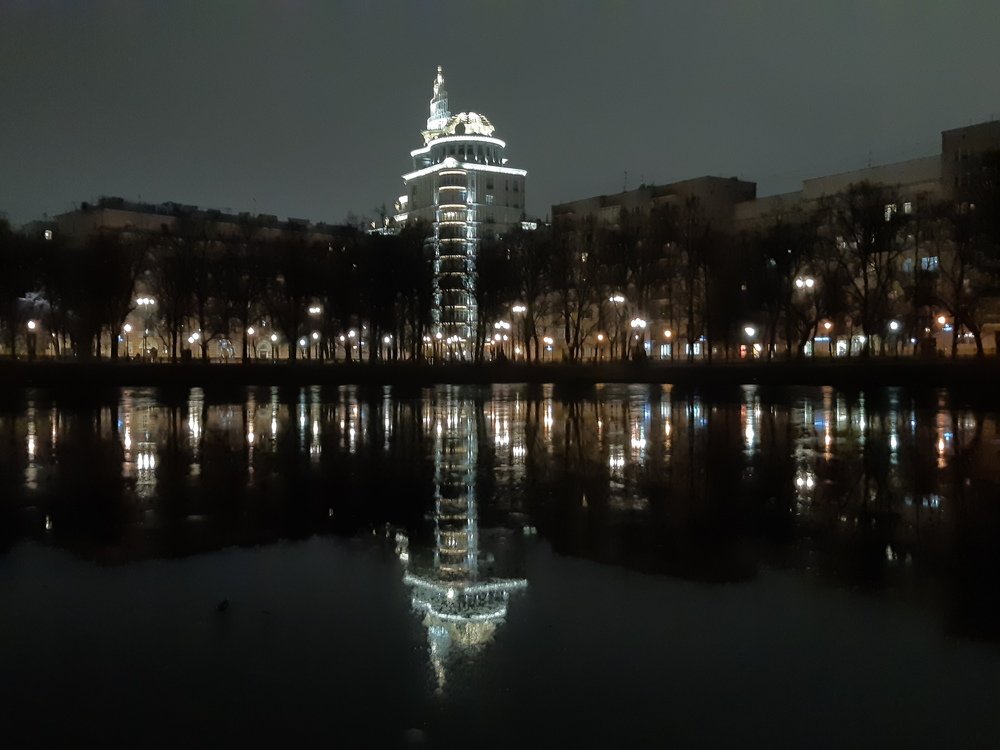 На углу у Патриарших