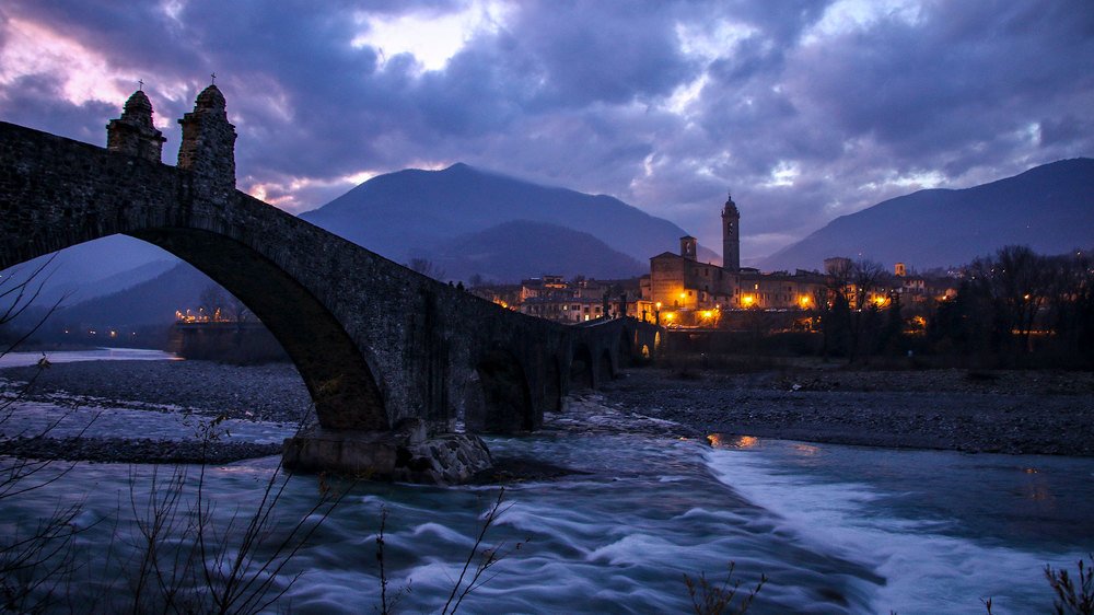 Bobbio (Piacenza) - Il fiume Trebbia e l'antico ponte Romano