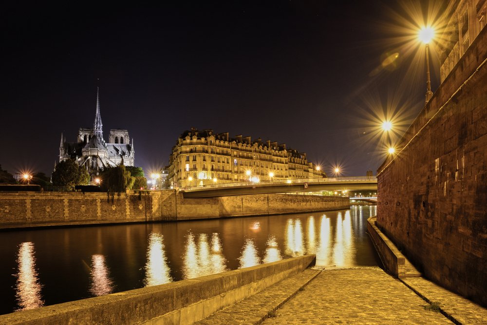 Photograph by SI SABER LOTFI