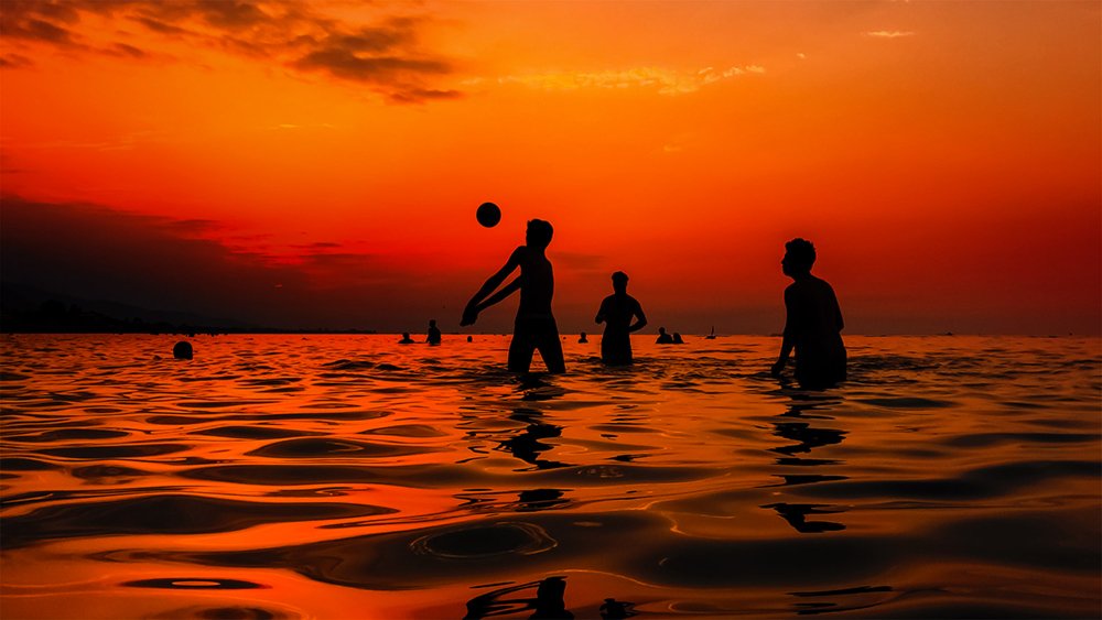 GAME IN GOLDEN TIME