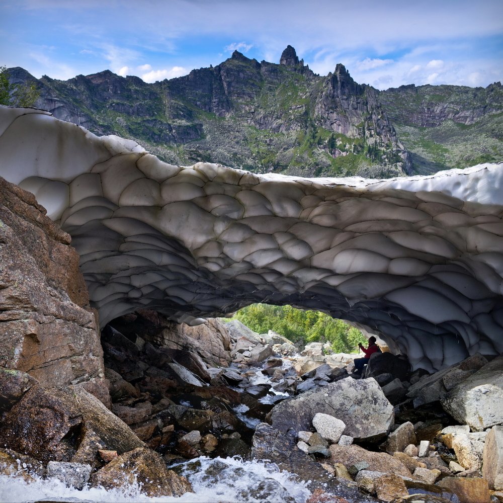 Под животом моста...