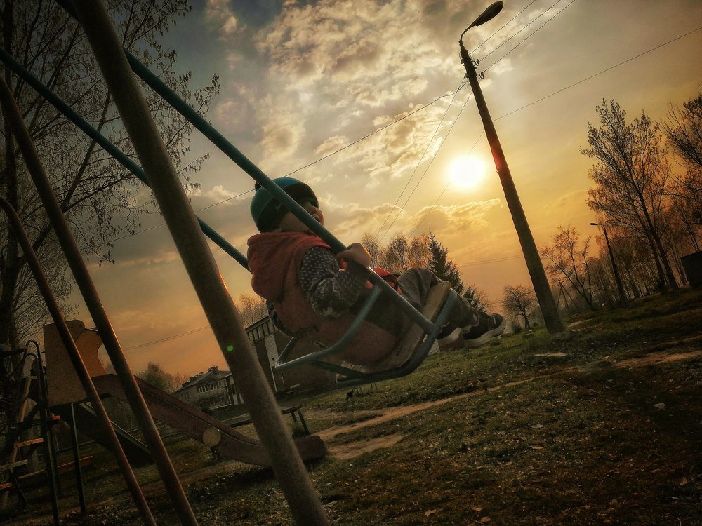 В закат на качелях