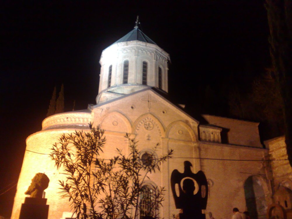 Тени пантеона Мама-Давити