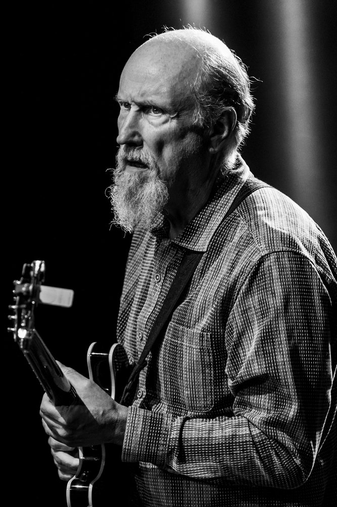 Penetrating look on stage