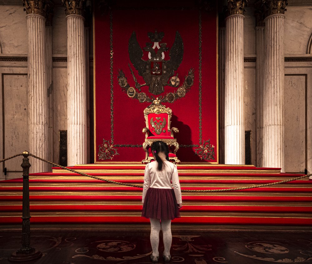 Перед пустотой величия.