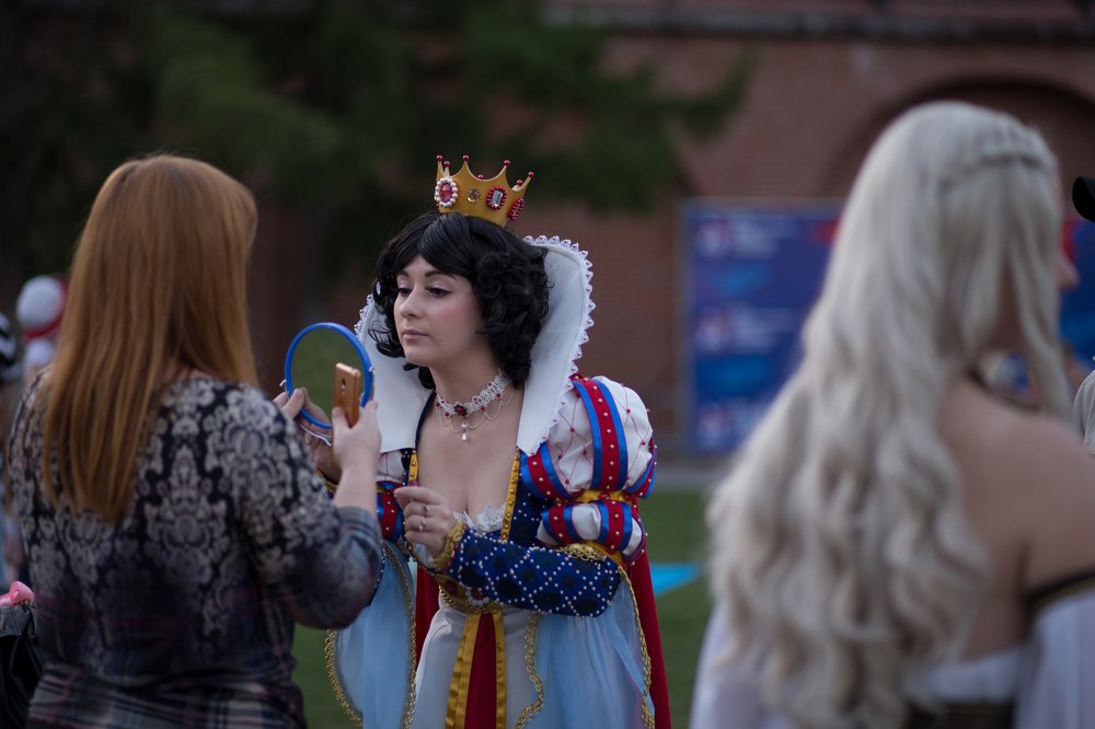 Кто на свете всех милее, всех румяней..?