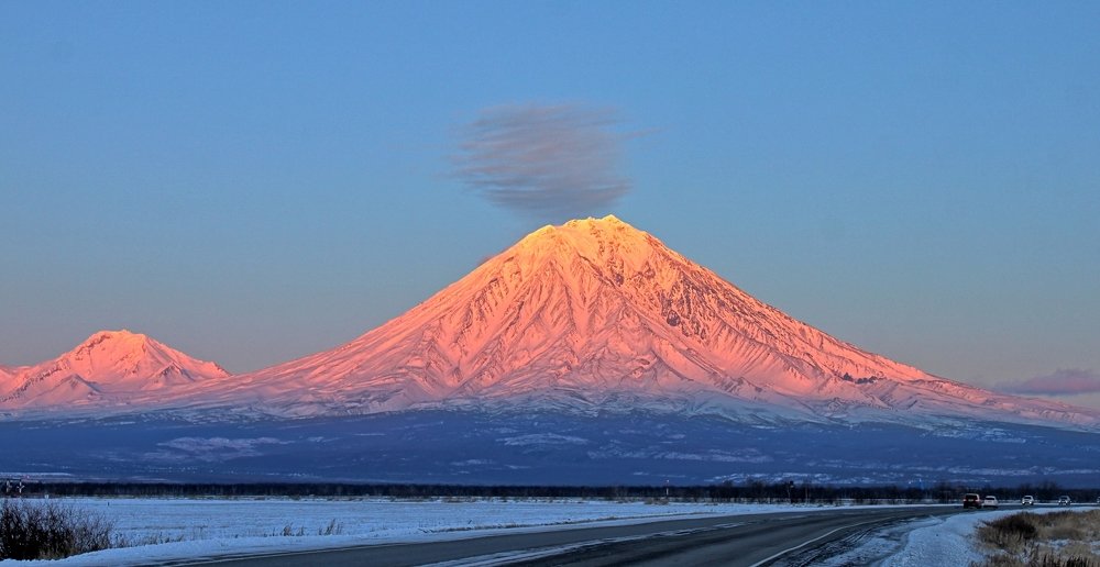 Вулкан Корякский на закате.
