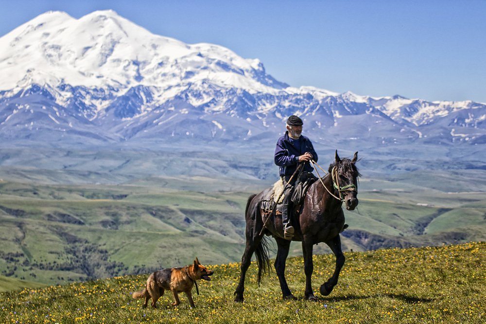 Два Эльбруса.