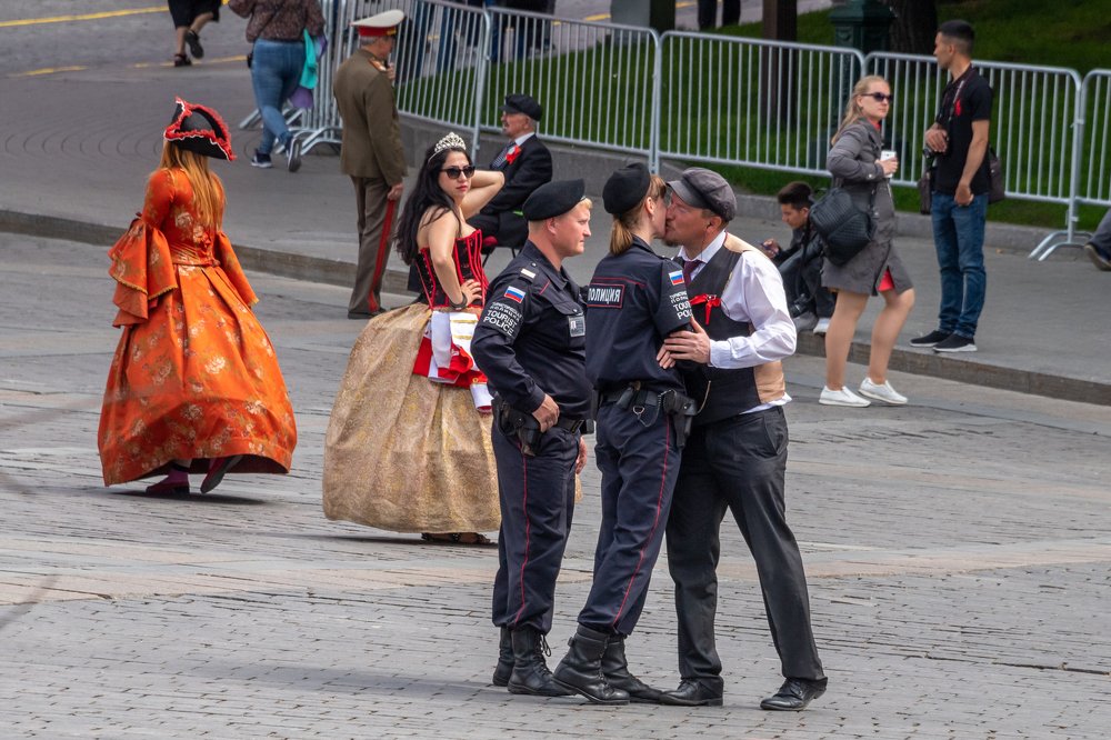 Поцелуй революции